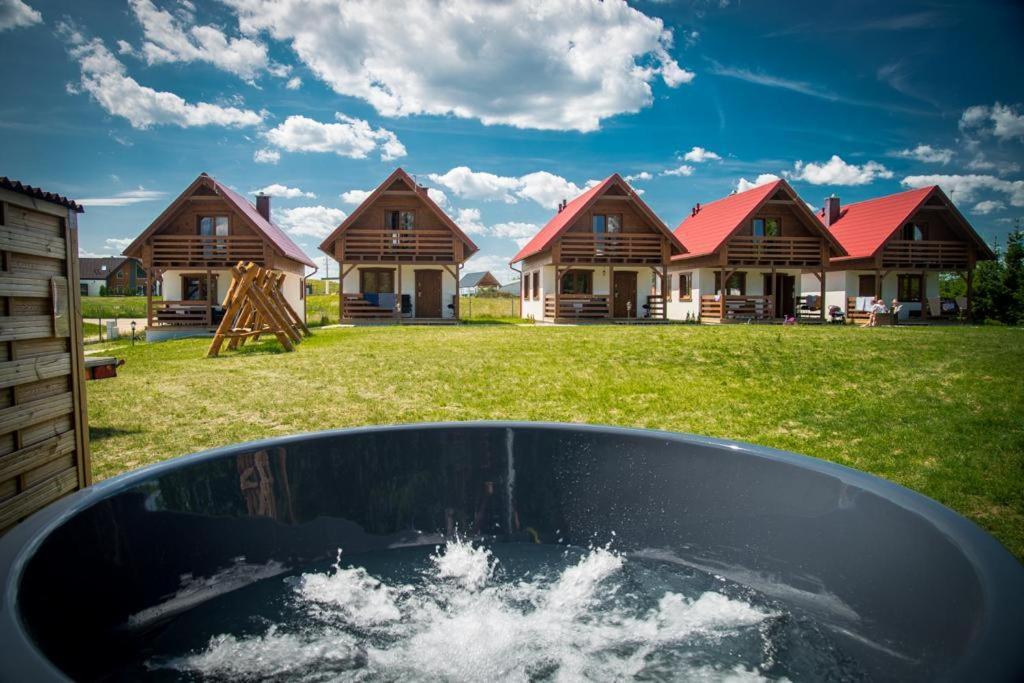 Kalinowy Sad Domki Z Jacuzzi I Sauna Mikołajki Esterno foto